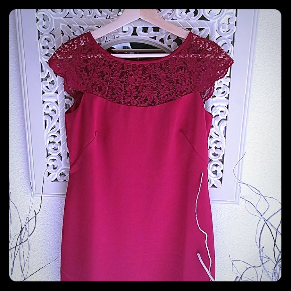 WHITE HOUSE BLACK MARKET LACE DRESS